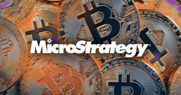 Акции MicroStrategy обошли биткоин