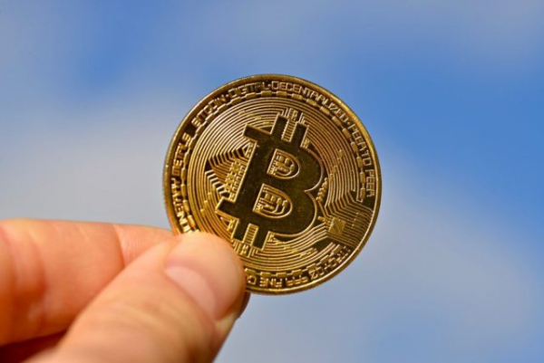 Биткоин на пороге обвала: статистика выборов и макрофон